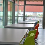 Auch in unserer Pausenhalle lässt sich gut sitzen!
© Bild Richard Leinstein DSC_7545.JPG