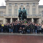 Das obligatorische Gruppenphoto vor dem Goethe- und Schillerdenkmal 2018-03-27 at 11.04.27.jpeg