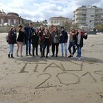 Am Strand von Porto San Giorgio mussten wir Deutschen gleich ein Bild machen (den Italienern war es zu kalt und zu windig). IMG-20180326-WA0005.jpg