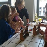 Eva Rothenberger erklärt das Prinzip einer Lavalampe Eva Rothenberger Erklärt Das Prinzip Der Lavalampen