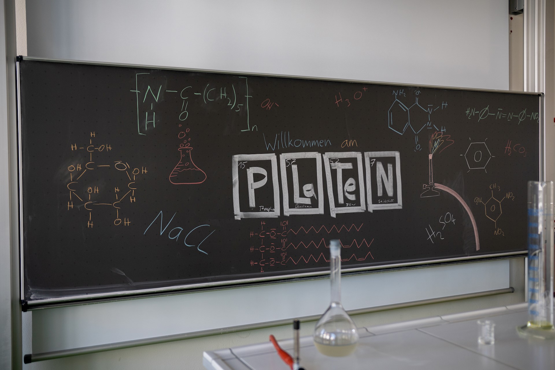 Tagderoffenentür 298