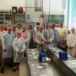 Im Labor sind Schutzkittel und Haarnetz Pflicht IMG 20190703 131935