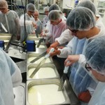 Der feste Käse kann geschnitten werden . IMG 20190703 144029