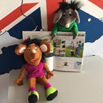 ...unsere Maskottchen Tony und Lou...die dürfen auf gar keinen Fall fehlen! Thank god we don't have a cat at school! Tony Lou